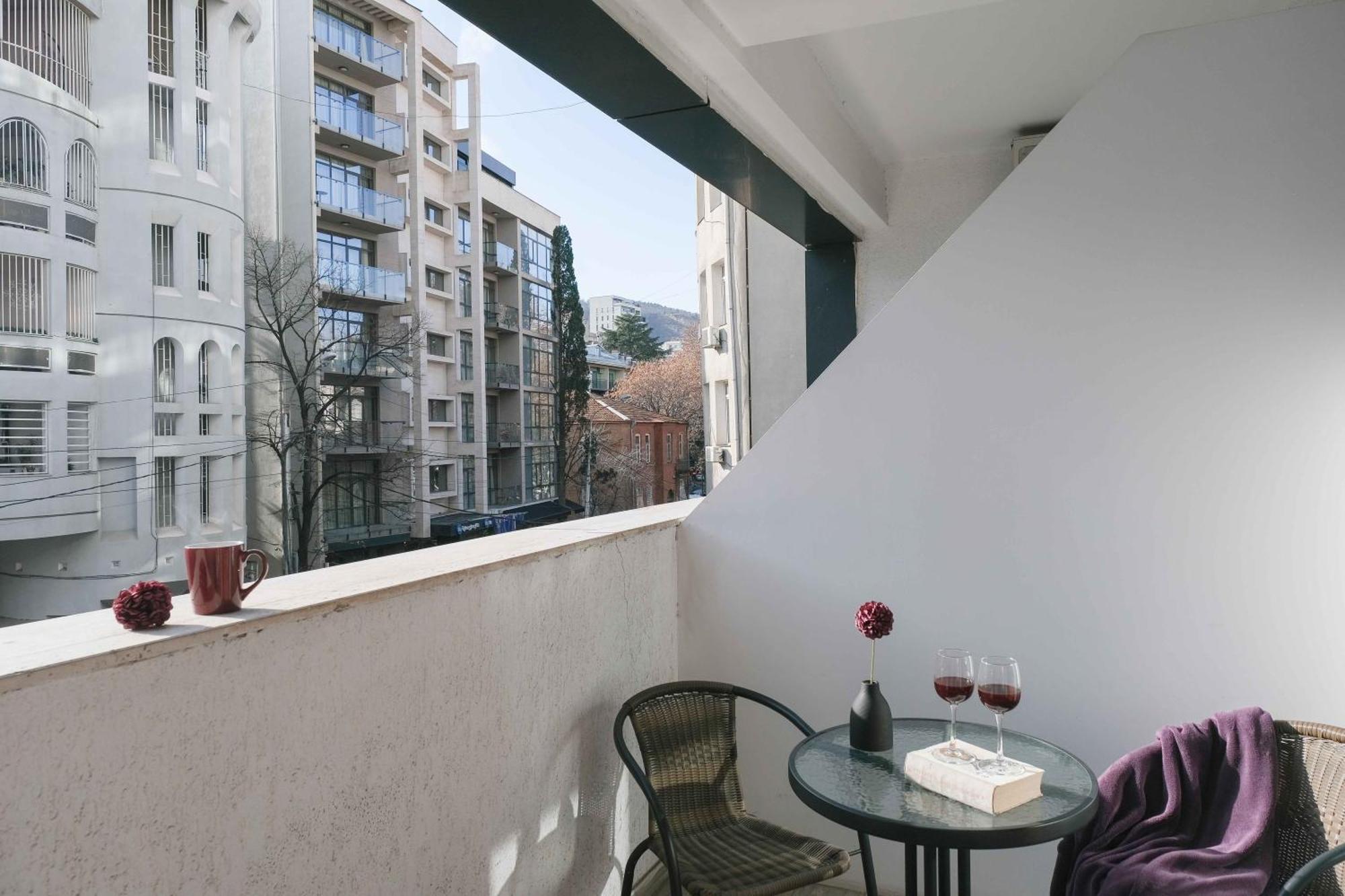 Round Garden Hotel Tbilisi Exterior foto